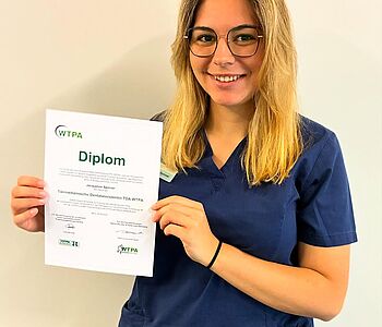 📣 Wir sind so stolz! Unsere TPA Jacky Spinner hat erfolgreich die Weiterbildung zur Tiermedizinischen Dentalassistentin...